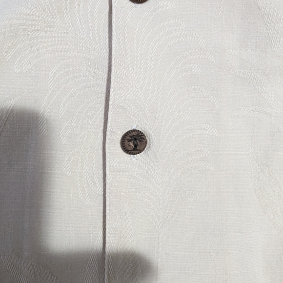 Boundary Bay large silk button down short sleeve shirt. Butter Colour - Picture 5 of 5